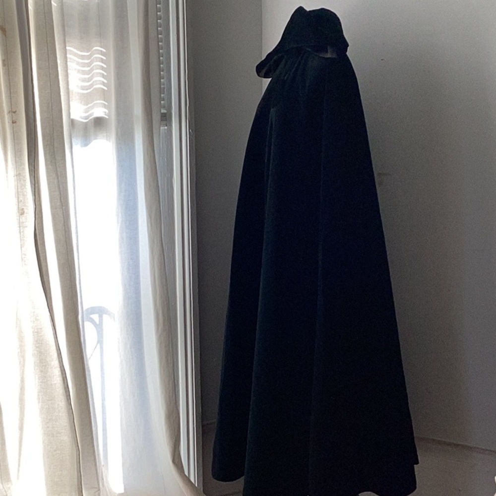 Formal Black Velvet Cape. Medium - image 3